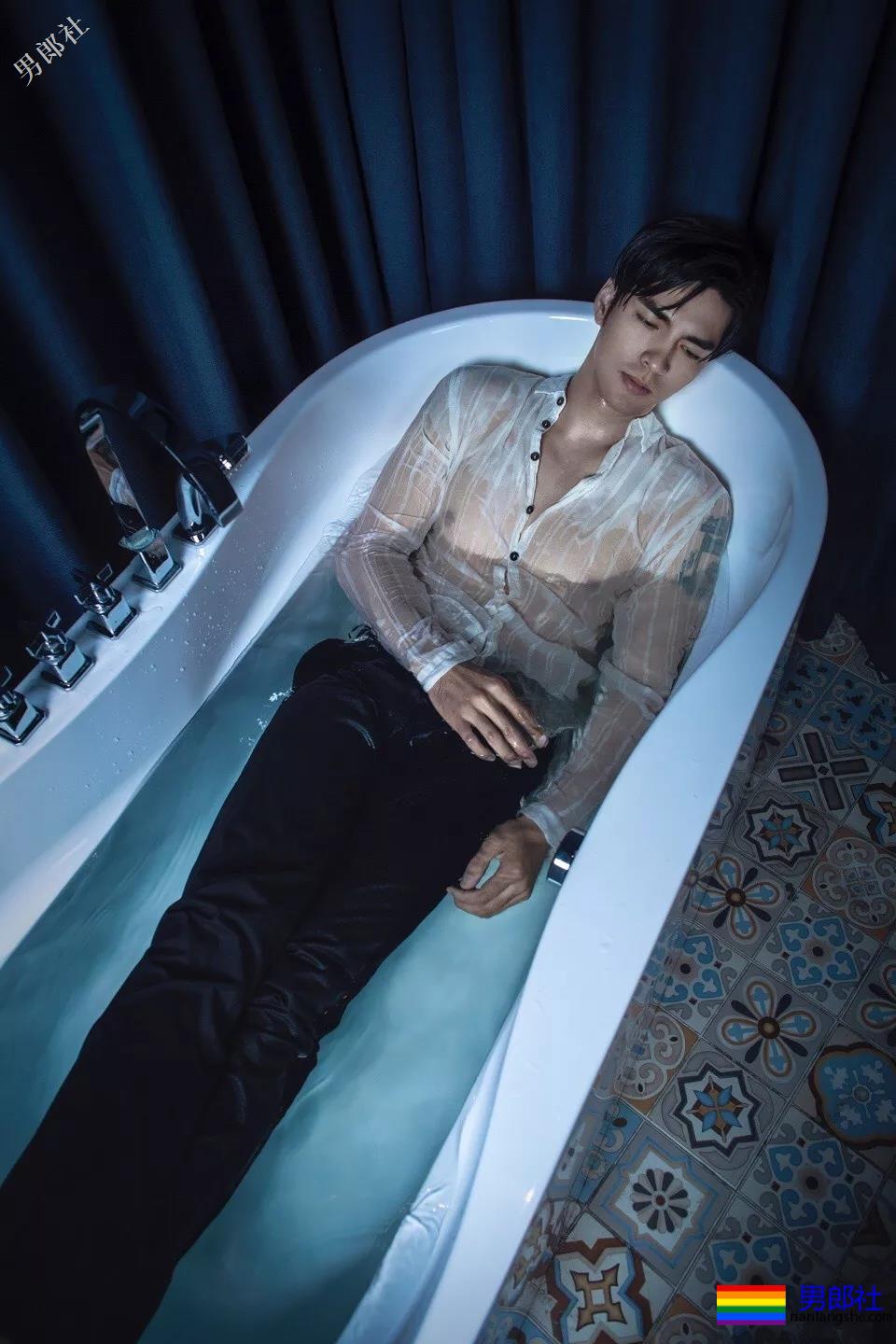 胡一天林一的结合体，与195腱子肉男模CP发糖，期待小妖精洗澡吗？ - 51虹马