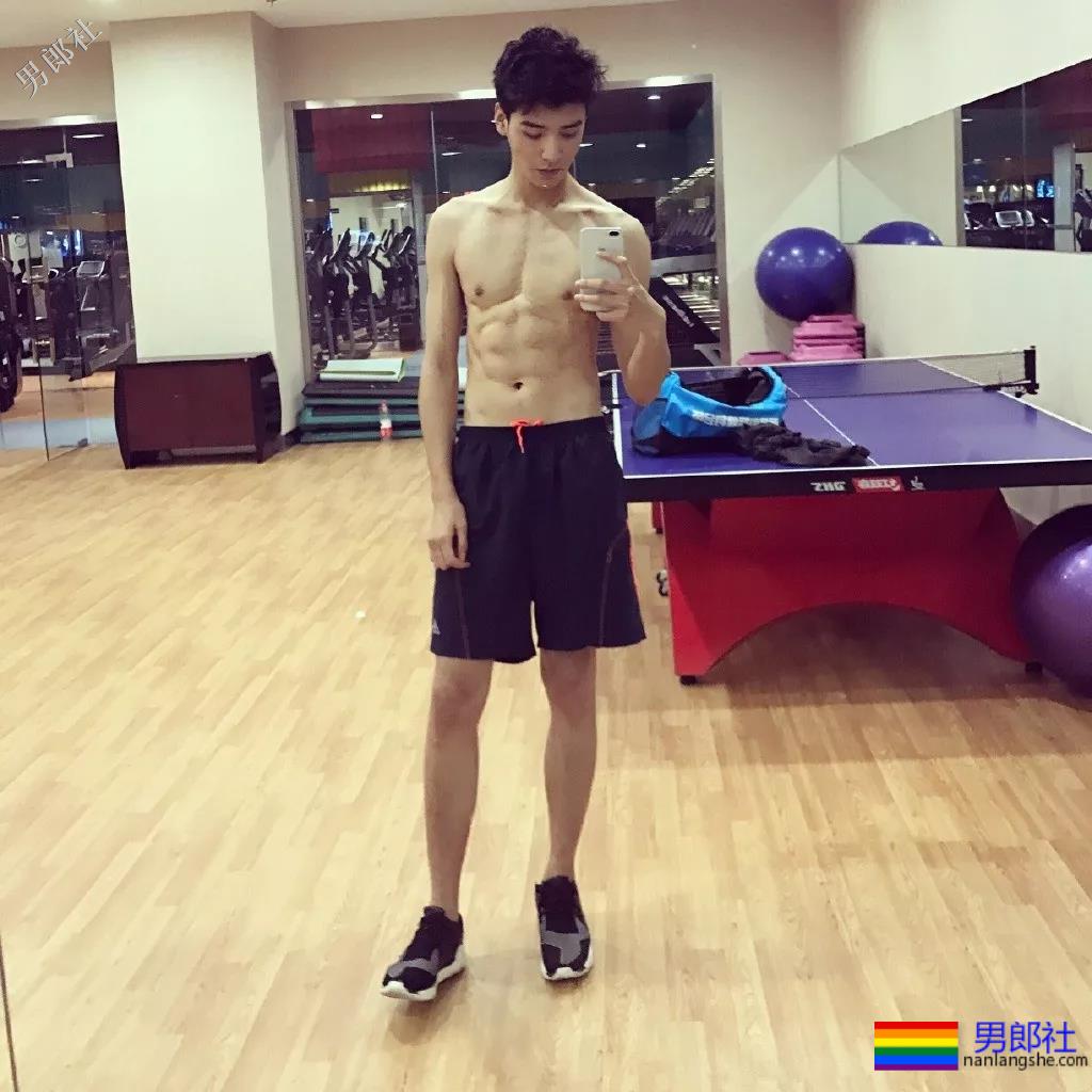 胡一天林一的结合体，与195腱子肉男模CP发糖，期待小妖精洗澡吗？ - 51虹马