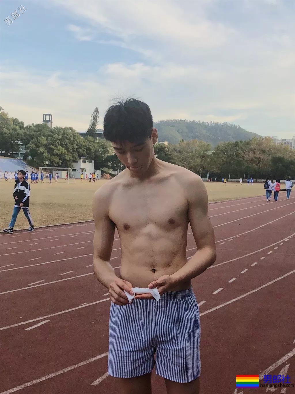 胡一天林一的结合体，与195腱子肉男模CP发糖，期待小妖精洗澡吗？ - 51虹马