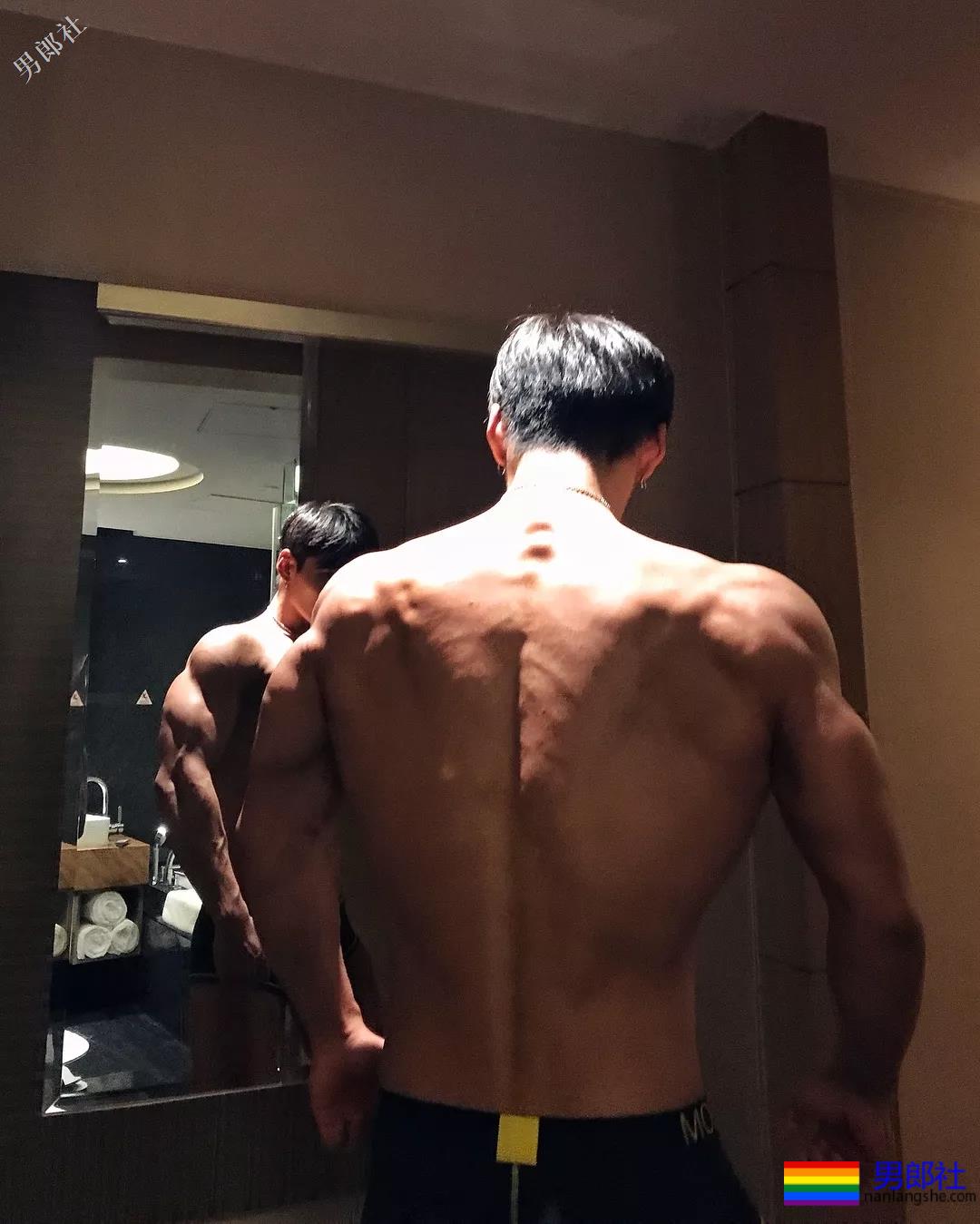 体育生的后面也这么好看？亮了！-51虹马