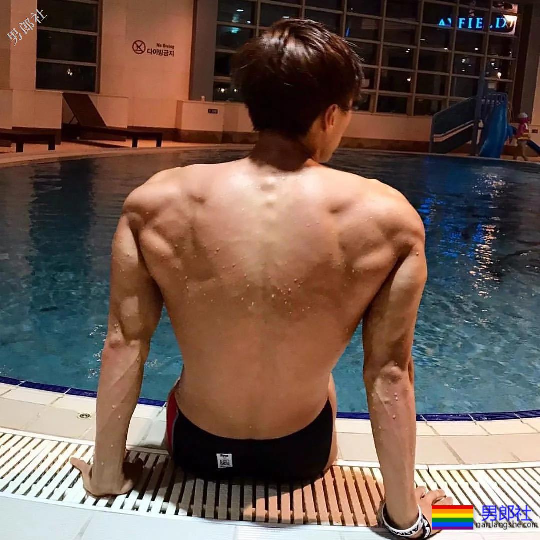 体育生的后面也这么好看？亮了！ - 51虹马