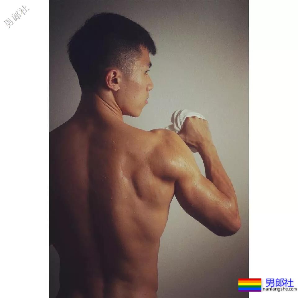 体育生的后面也这么好看？亮了！ - 51虹马