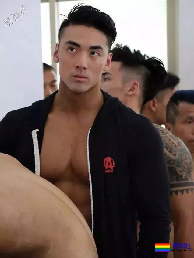 36D黝黑腱子肉直男，这身阳刚荷尔蒙我先『盘』为敬！ - 51虹马