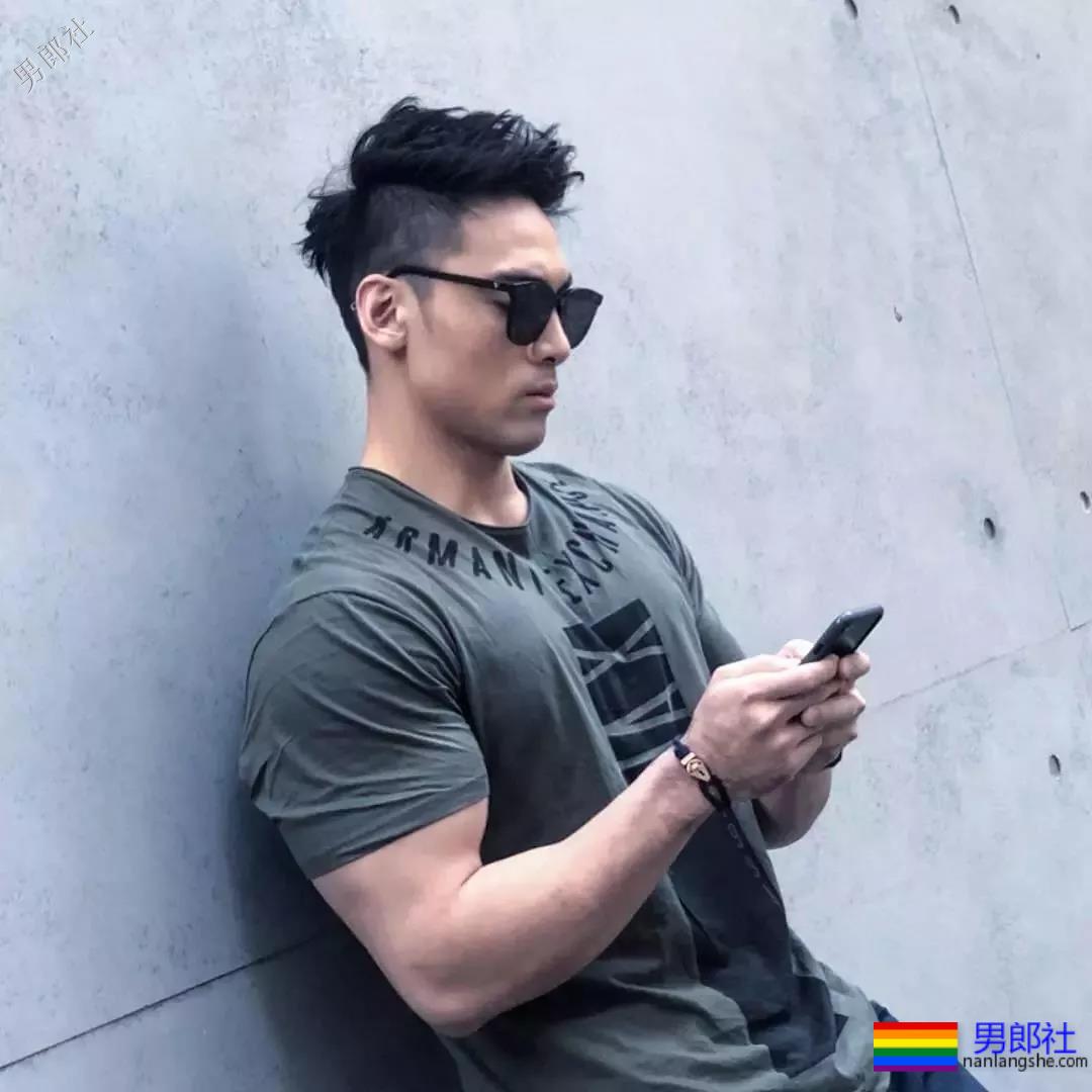 36D黝黑腱子肉直男，这身阳刚荷尔蒙我先『盘』为敬！ - 51虹马