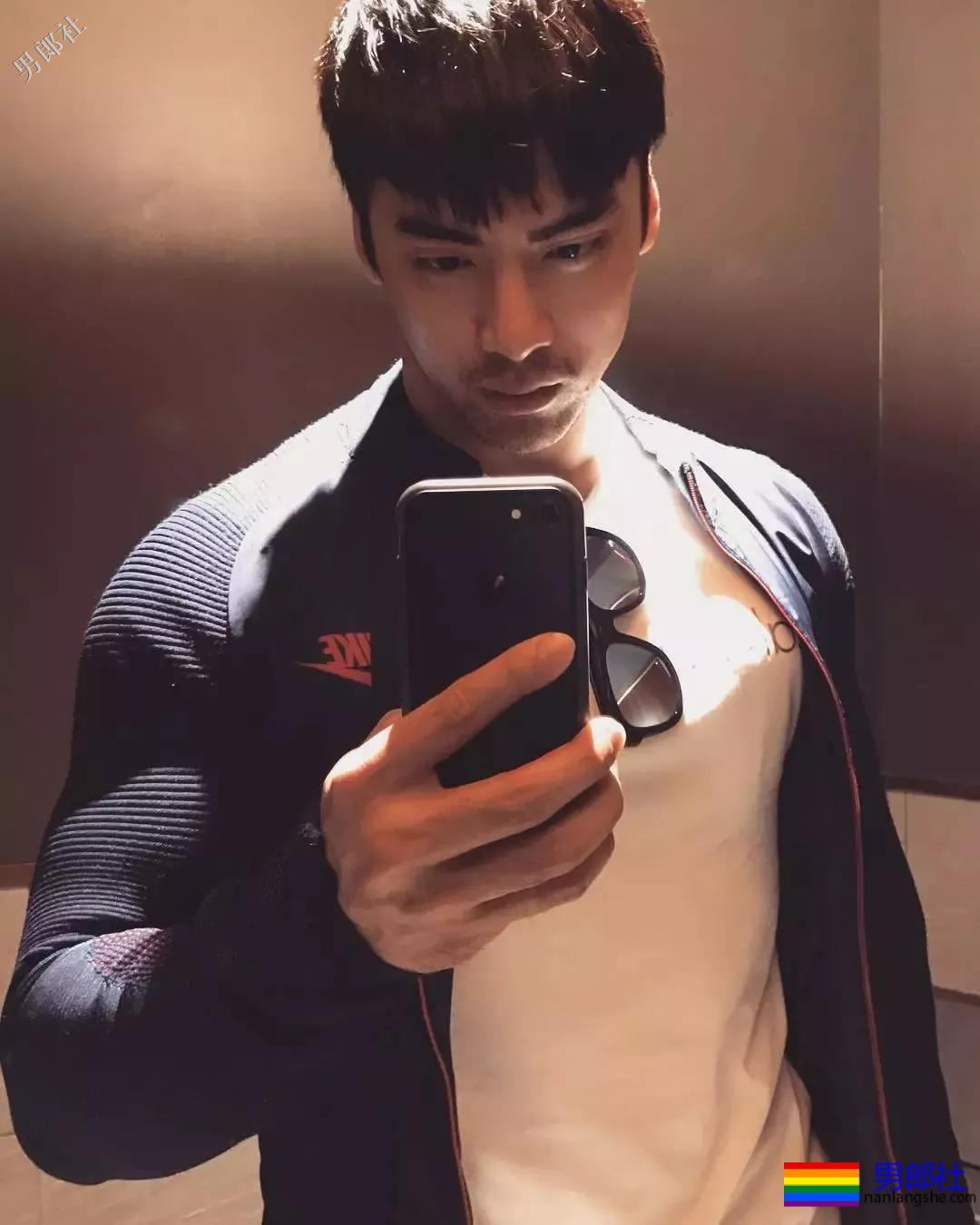 36D黝黑腱子肉直男，这身阳刚荷尔蒙我先『盘』为敬！ - 51虹马