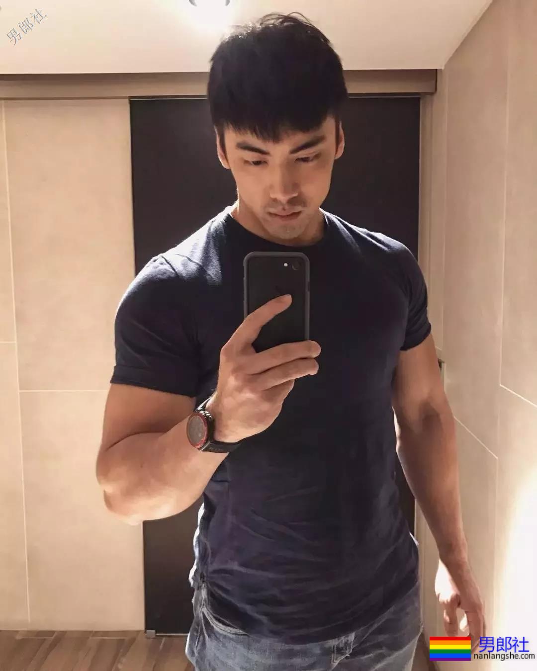 36D黝黑腱子肉直男，这身阳刚荷尔蒙我先『盘』为敬！ - 51虹马