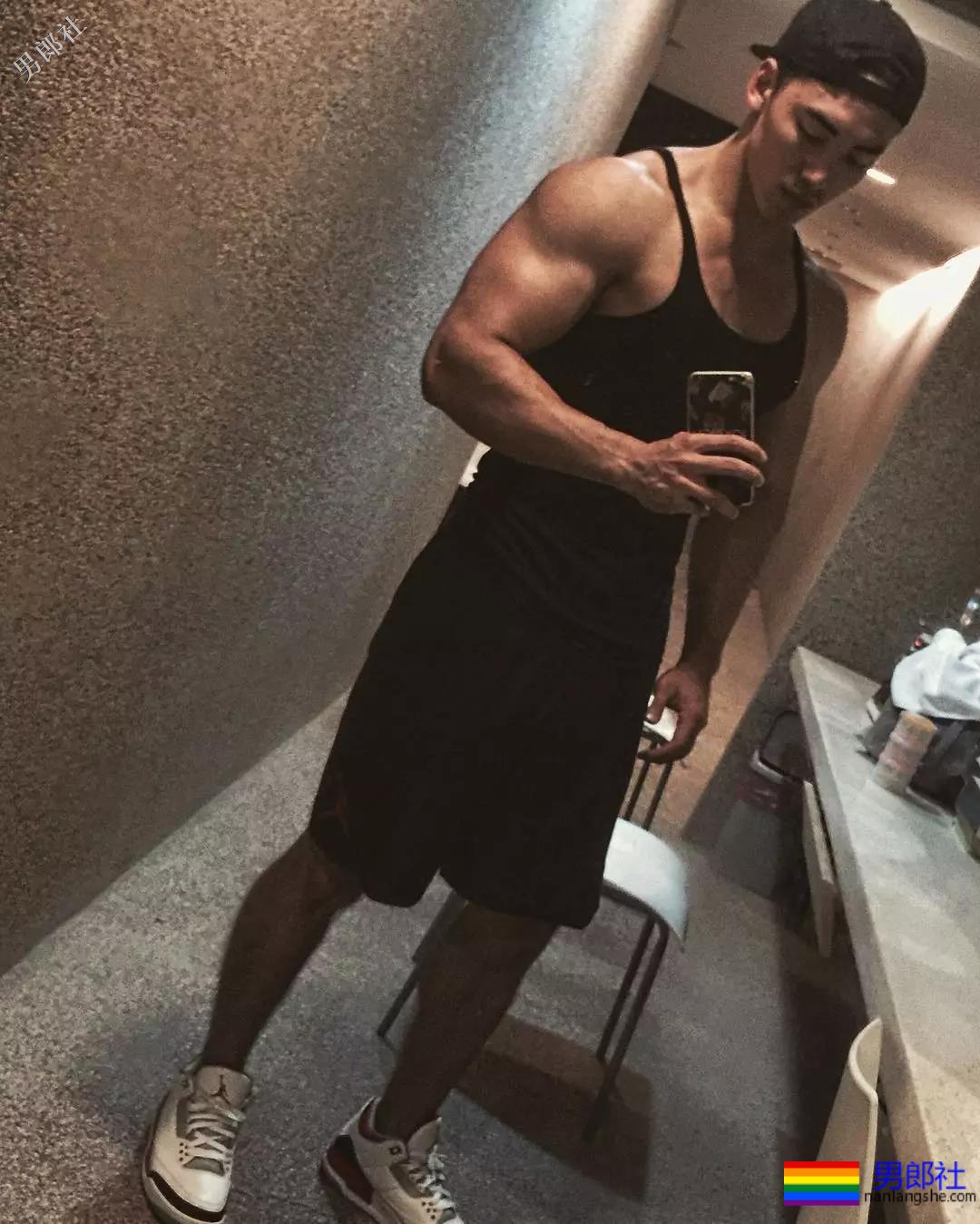 36D黝黑腱子肉直男，这身阳刚荷尔蒙我先『盘』为敬！ - 51虹马