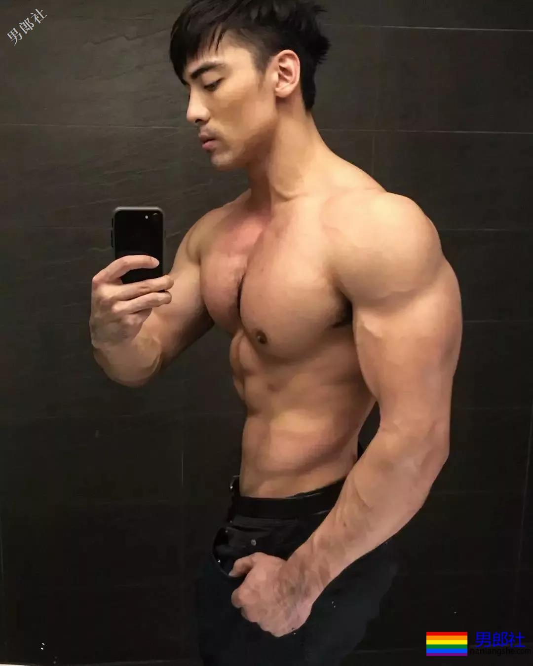 36D黝黑腱子肉直男，这身阳刚荷尔蒙我先『盘』为敬！ - 51虹马