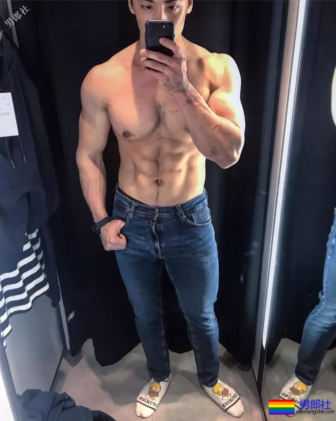 36D黝黑腱子肉直男，这身阳刚荷尔蒙我先『盘』为敬！ - 51虹马