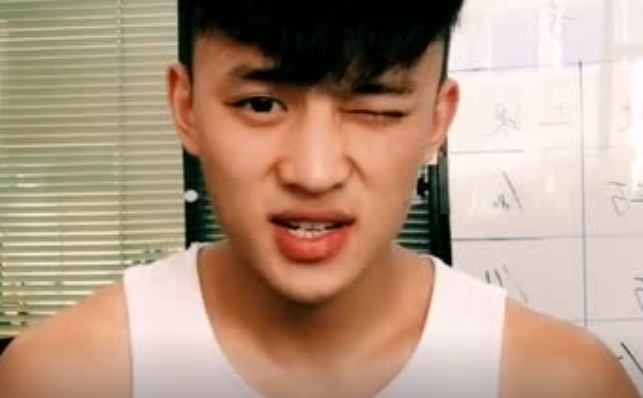 坏坏的男孩鼻子超大，撩开衣服我就恋爱了！-51虹马