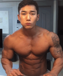 肌肉男直播吃健身餐，网友们却直呼前程看肉！ - 51虹马