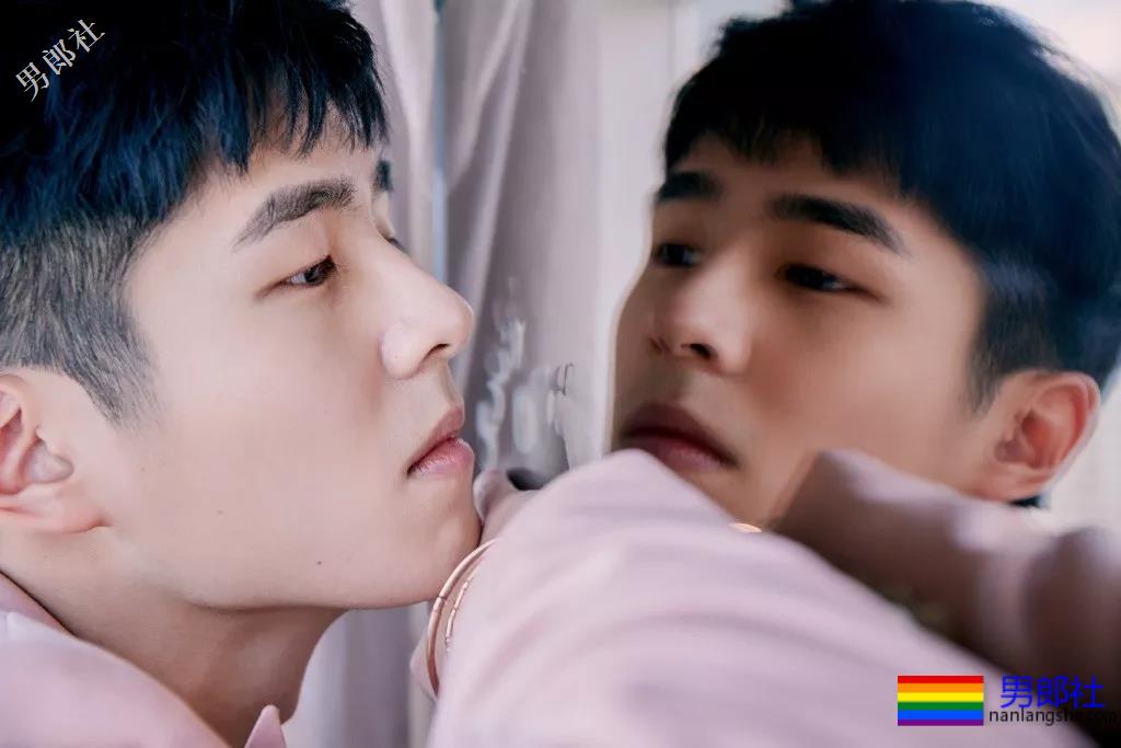 刘昊然新剧解锁新造型，豪华阵容中竟有这么多高颜好肉的小鲜肉！ - 51虹马