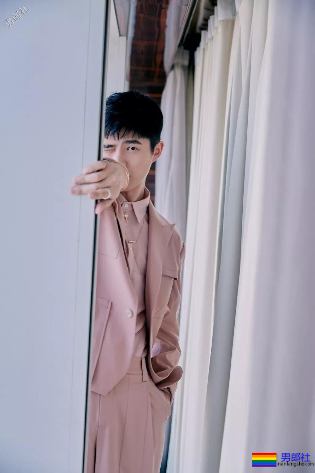 刘昊然新剧解锁新造型，豪华阵容中竟有这么多高颜好肉的小鲜肉！ - 51虹马