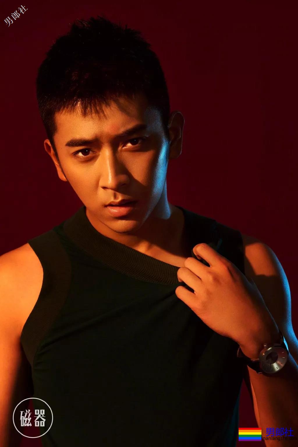 刘昊然新剧解锁新造型，豪华阵容中竟有这么多高颜好肉的小鲜肉！ - 51虹马