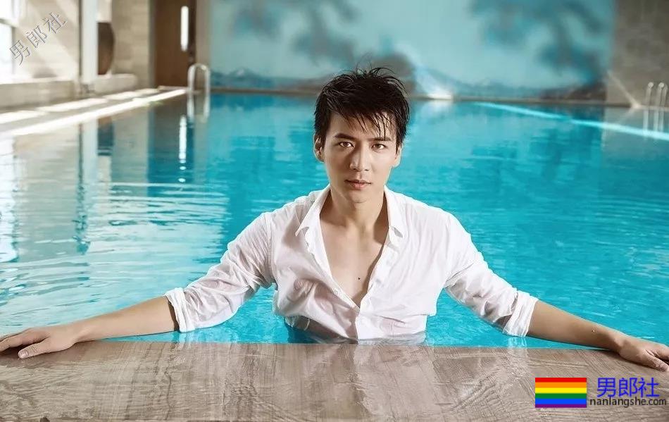 刘昊然新剧解锁新造型，豪华阵容中竟有这么多高颜好肉的小鲜肉！ - 51虹马