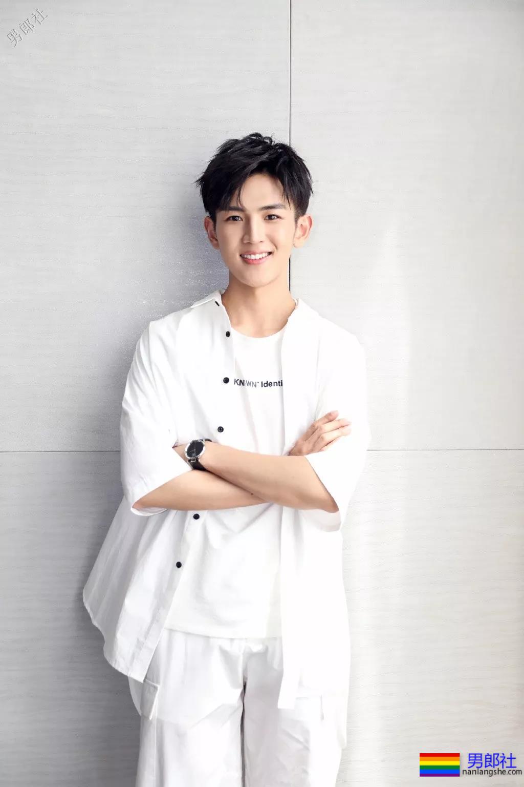 刘昊然新剧解锁新造型，豪华阵容中竟有这么多高颜好肉的小鲜肉！ - 51虹马