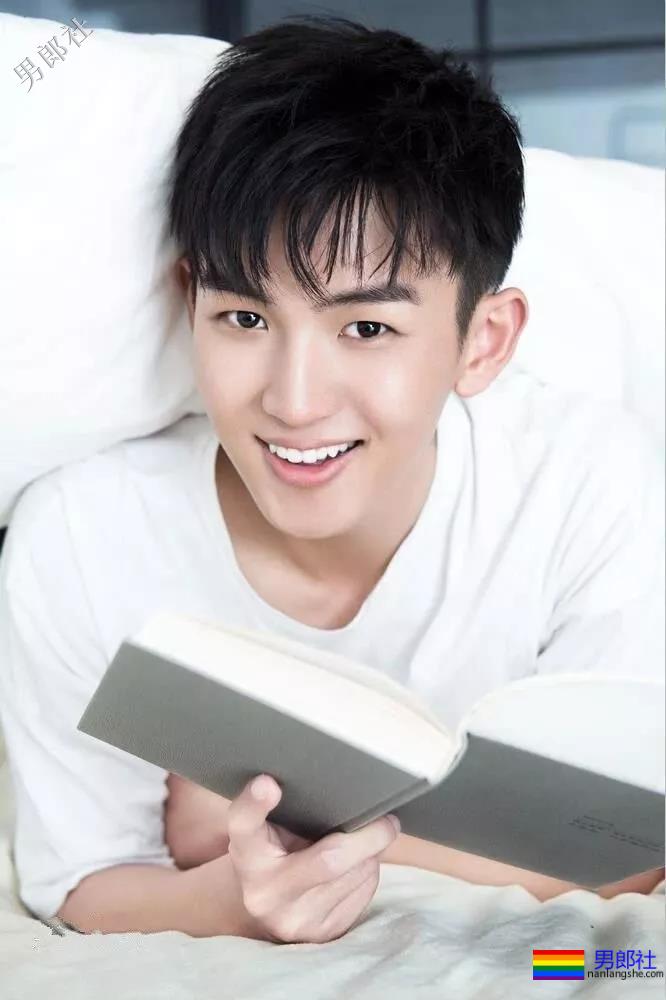 刘昊然新剧解锁新造型，豪华阵容中竟有这么多高颜好肉的小鲜肉！ - 51虹马