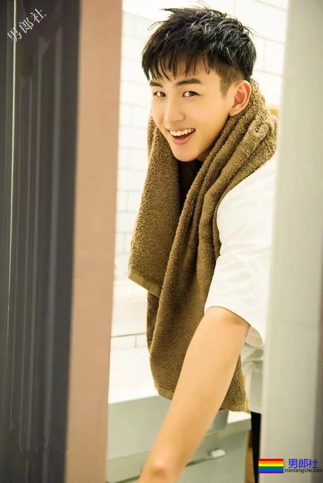 刘昊然新剧解锁新造型，豪华阵容中竟有这么多高颜好肉的小鲜肉！ - 51虹马