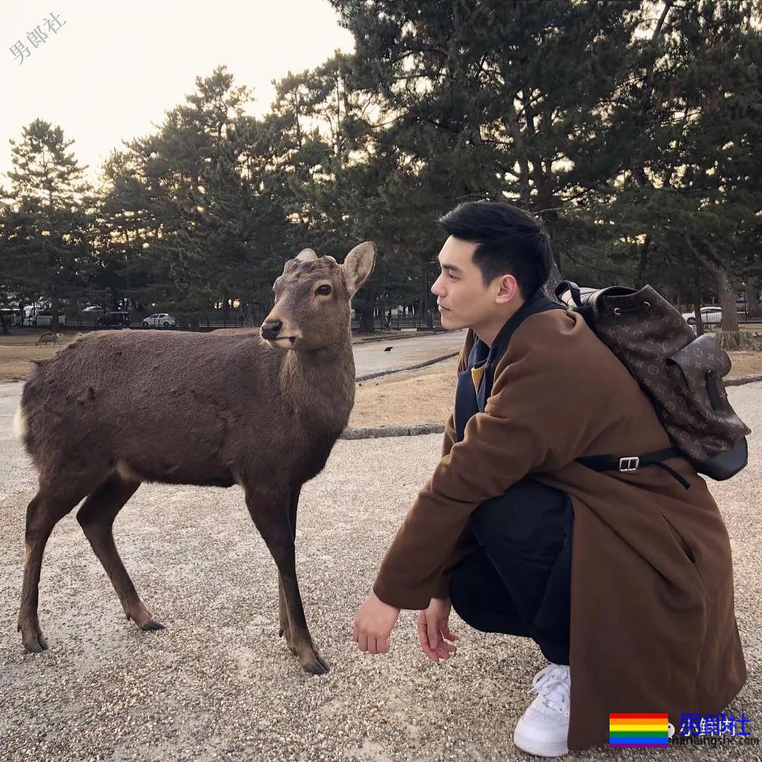 地铁帅哥撞脸钟汉良火了，这颜值让人抗不住了？！ - 51虹马