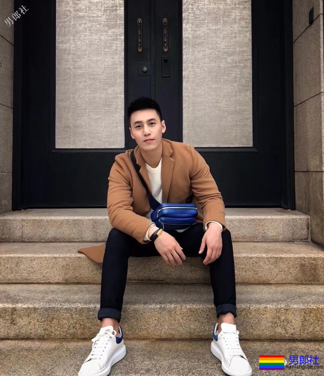 地铁帅哥撞脸钟汉良火了，这颜值让人抗不住了？！ - 51虹马