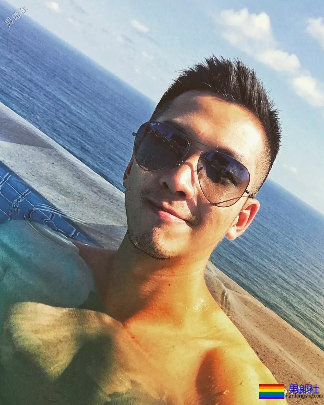 地铁帅哥撞脸钟汉良火了，这颜值让人抗不住了？！ - 51虹马