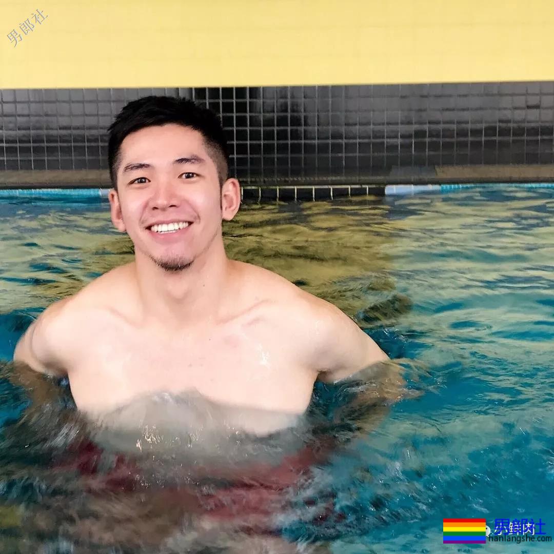 地铁帅哥撞脸钟汉良火了，这颜值让人抗不住了？！ - 51虹马