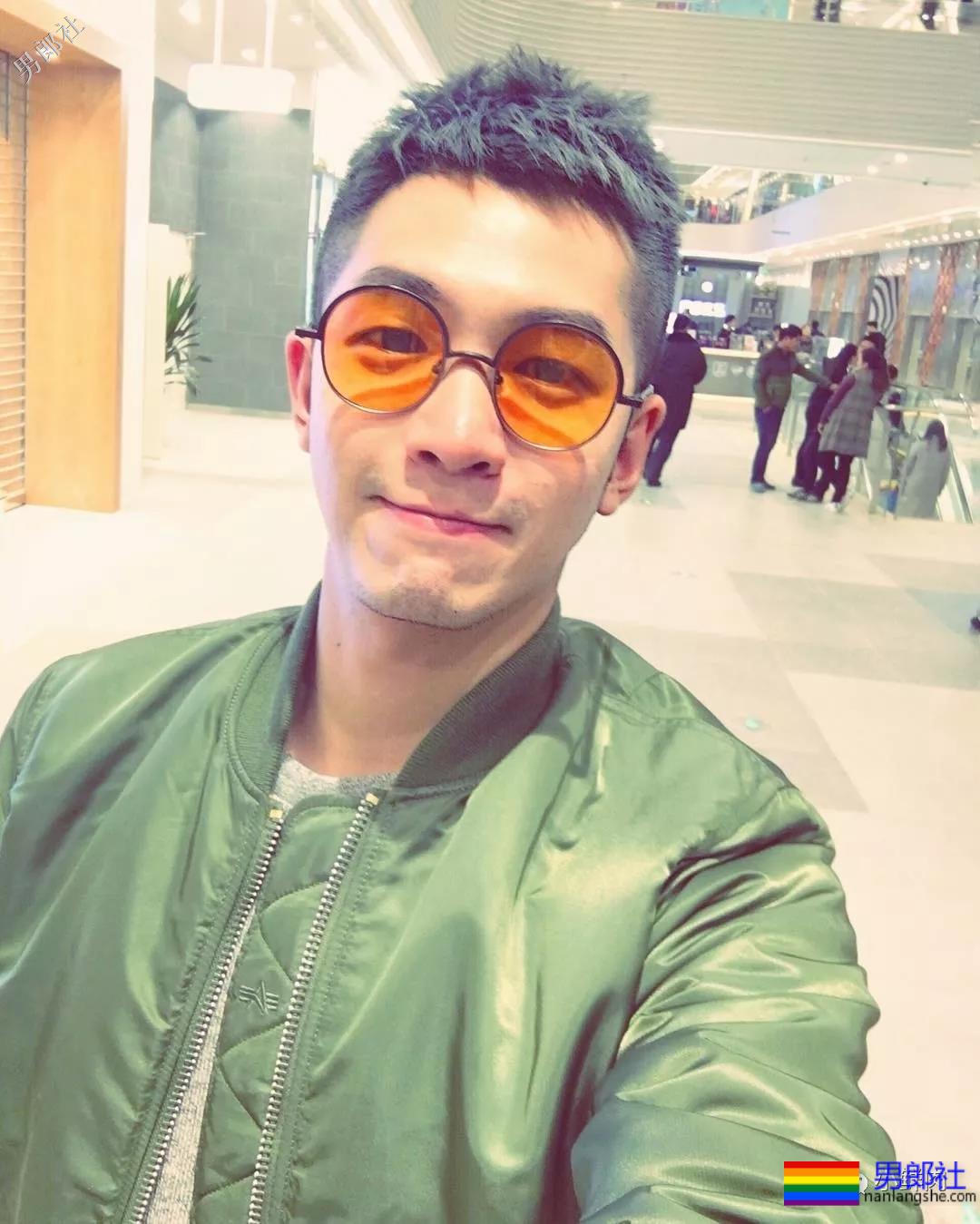 地铁帅哥撞脸钟汉良火了，这颜值让人抗不住了？！ - 51虹马