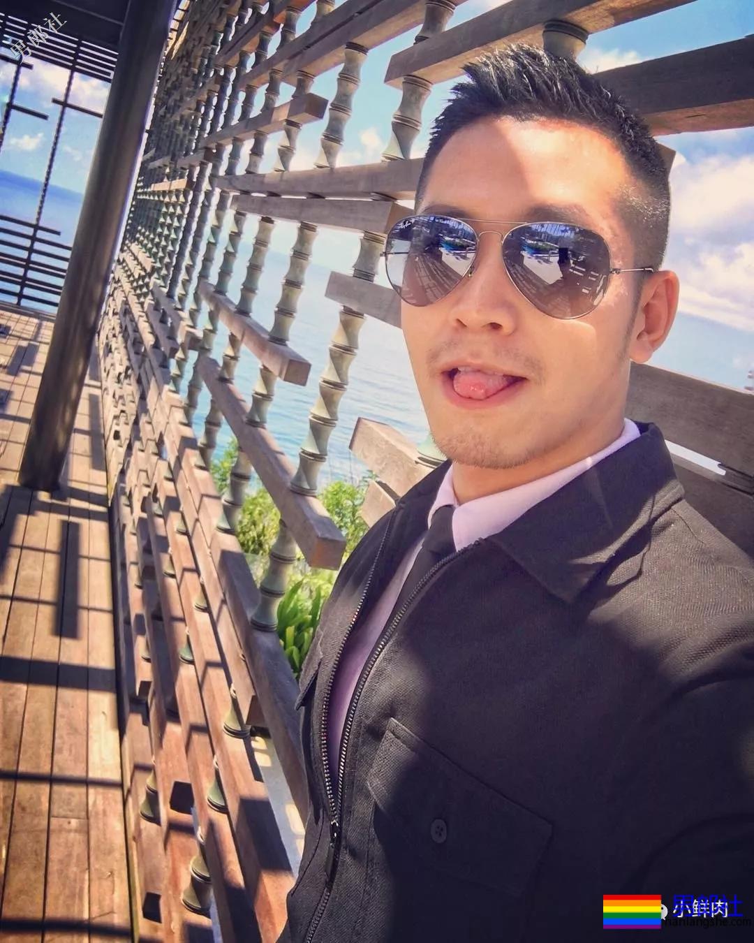 地铁帅哥撞脸钟汉良火了，这颜值让人抗不住了？！ - 51虹马