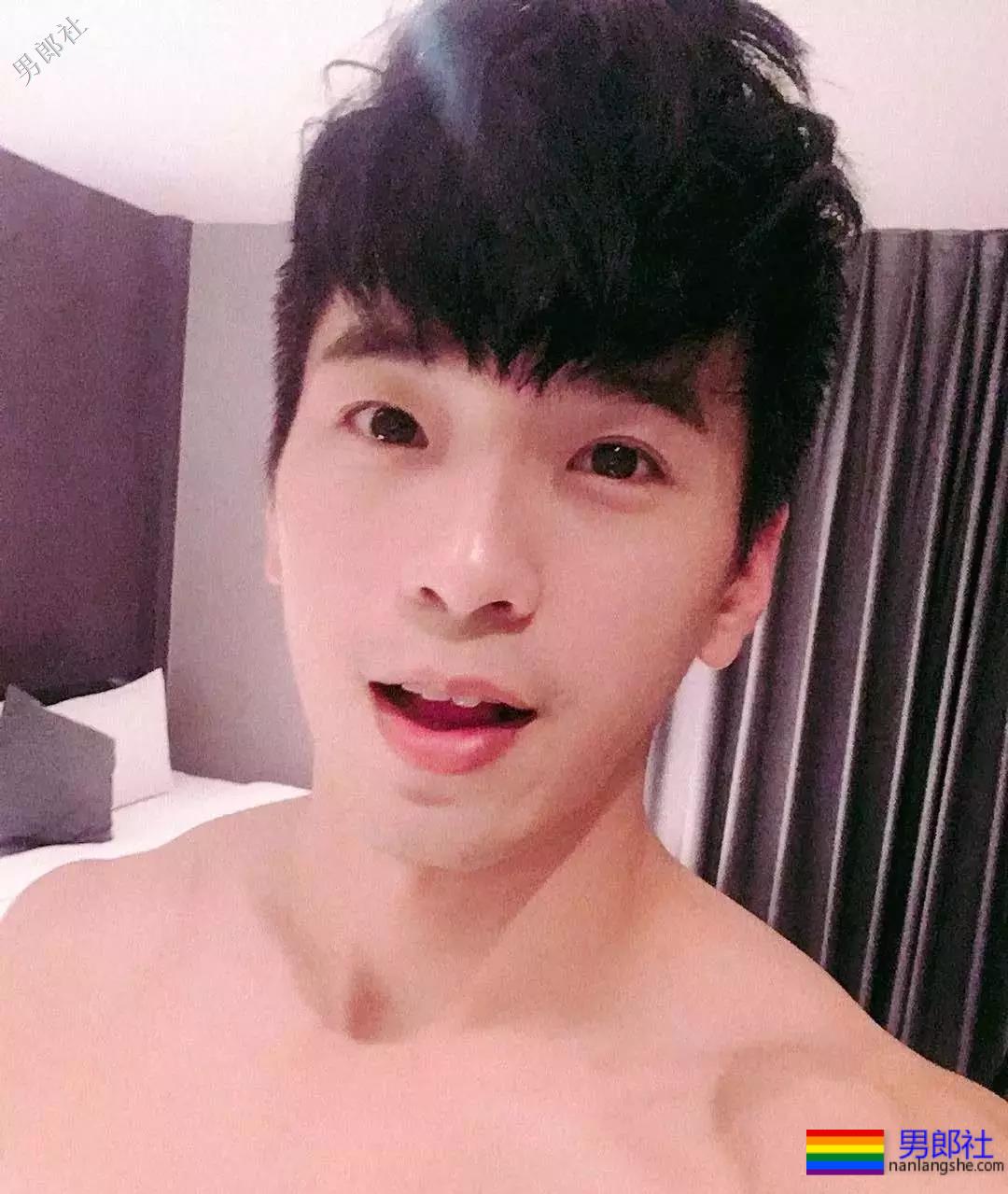 公狗腰小狼狗胡嘉豪。泳池走光引围观！ - 51虹马