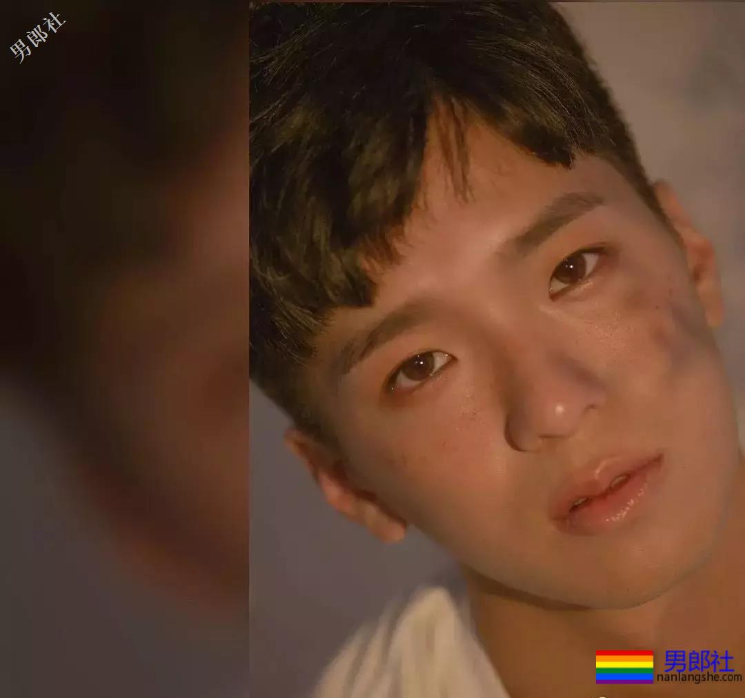 公狗腰小狼狗胡嘉豪。泳池走光引围观！ - 51虹马