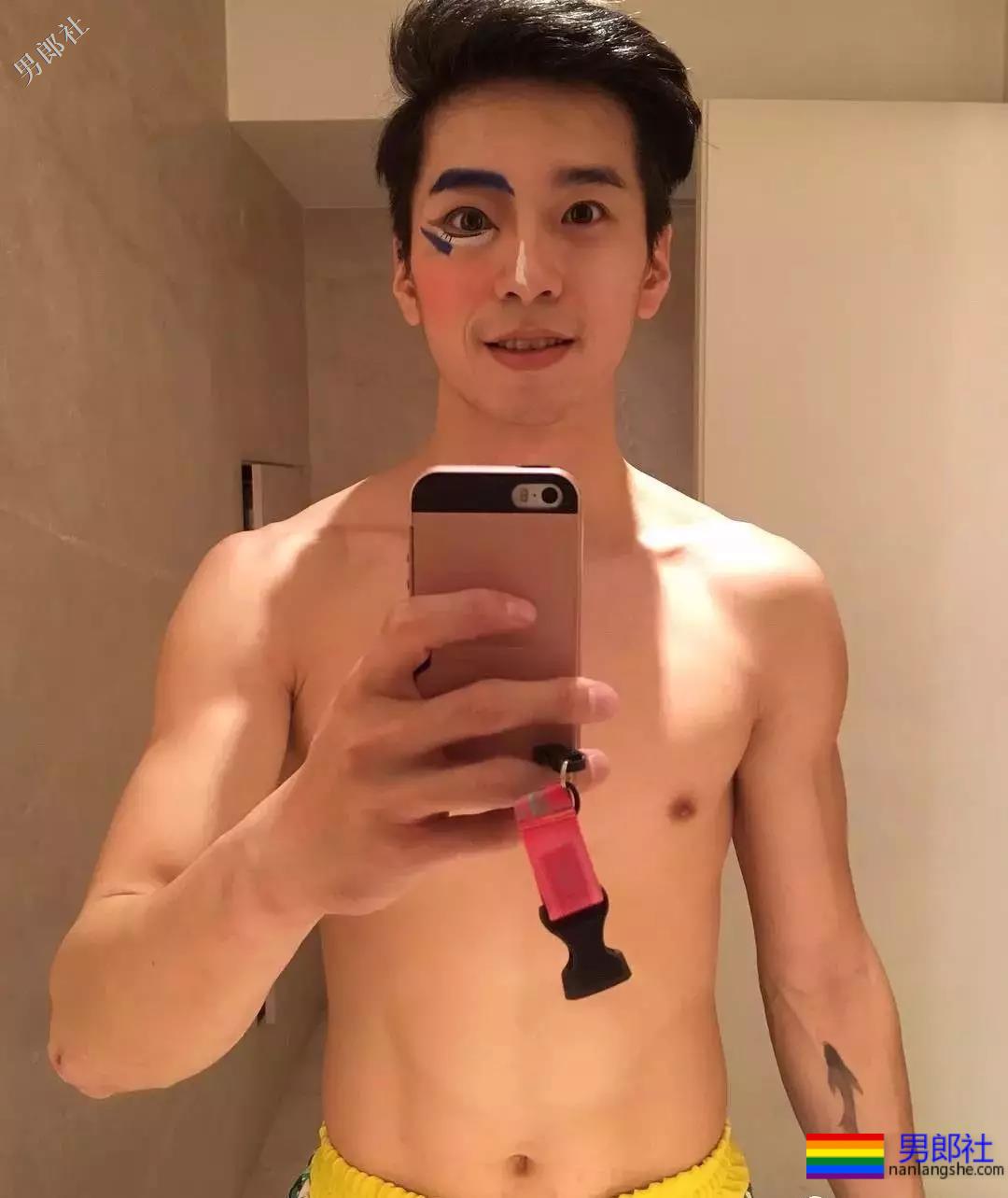 公狗腰小狼狗胡嘉豪。泳池走光引围观！ - 51虹马