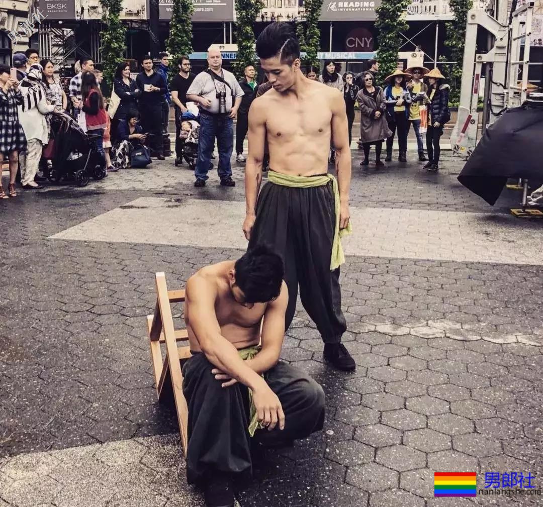 公狗腰小狼狗胡嘉豪。泳池走光引围观！ - 51虹马