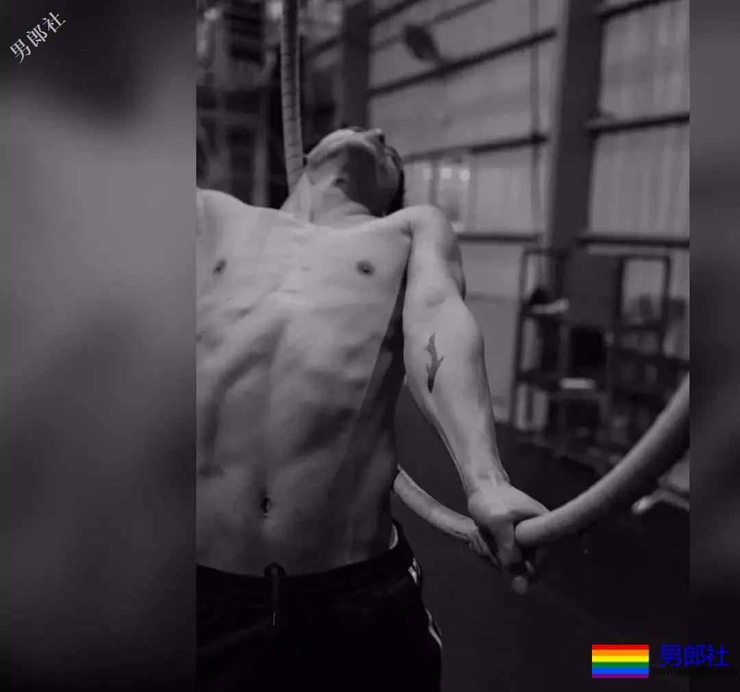 公狗腰小狼狗胡嘉豪。泳池走光引围观！ - 51虹马