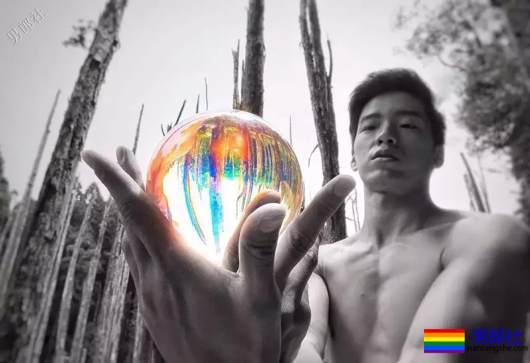 公狗腰小狼狗胡嘉豪。泳池走光引围观！ - 51虹马