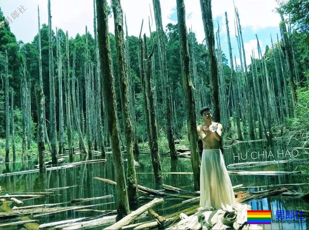 公狗腰小狼狗胡嘉豪。泳池走光引围观！ - 51虹马