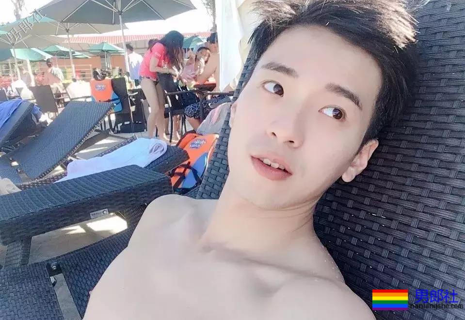 公狗腰小狼狗胡嘉豪。泳池走光引围观！ - 51虹马