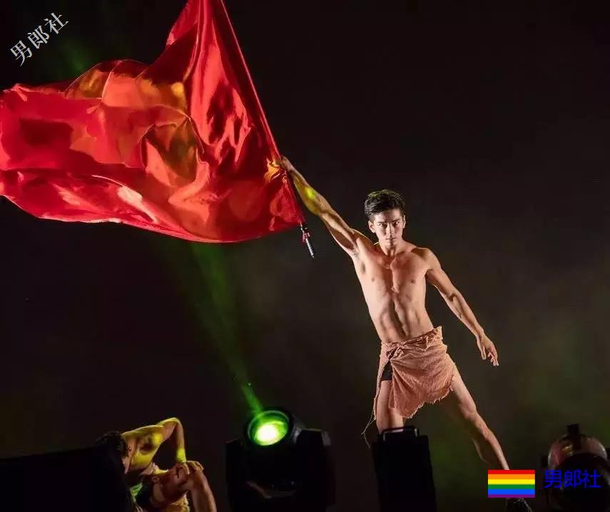 公狗腰小狼狗胡嘉豪。泳池走光引围观！ - 51虹马