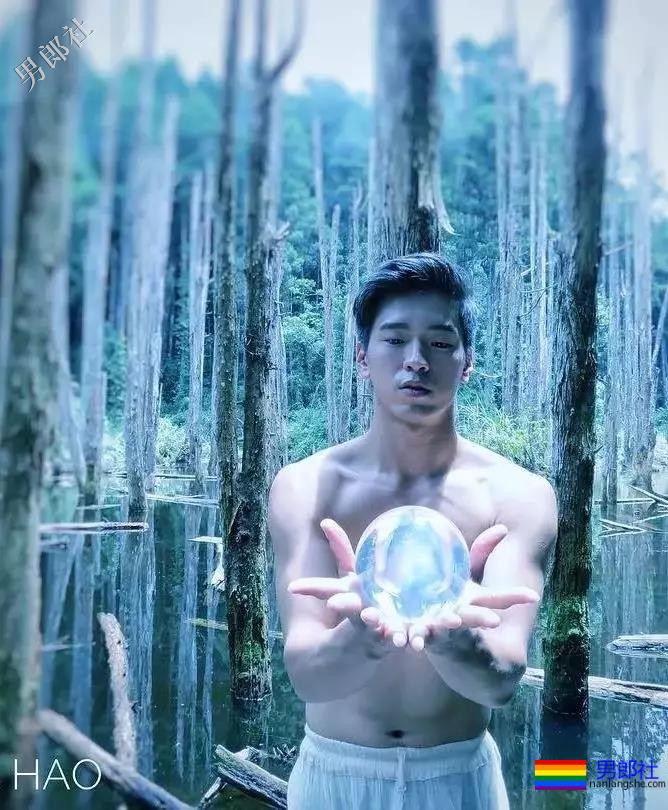 公狗腰小狼狗胡嘉豪。泳池走光引围观！ - 51虹马