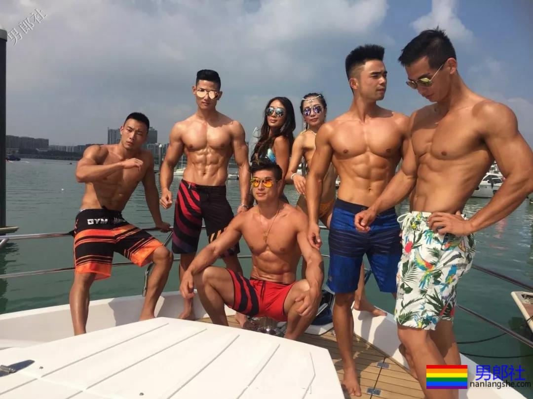 筋肉野模游艇群趴！我都可以！！！ - 51虹马