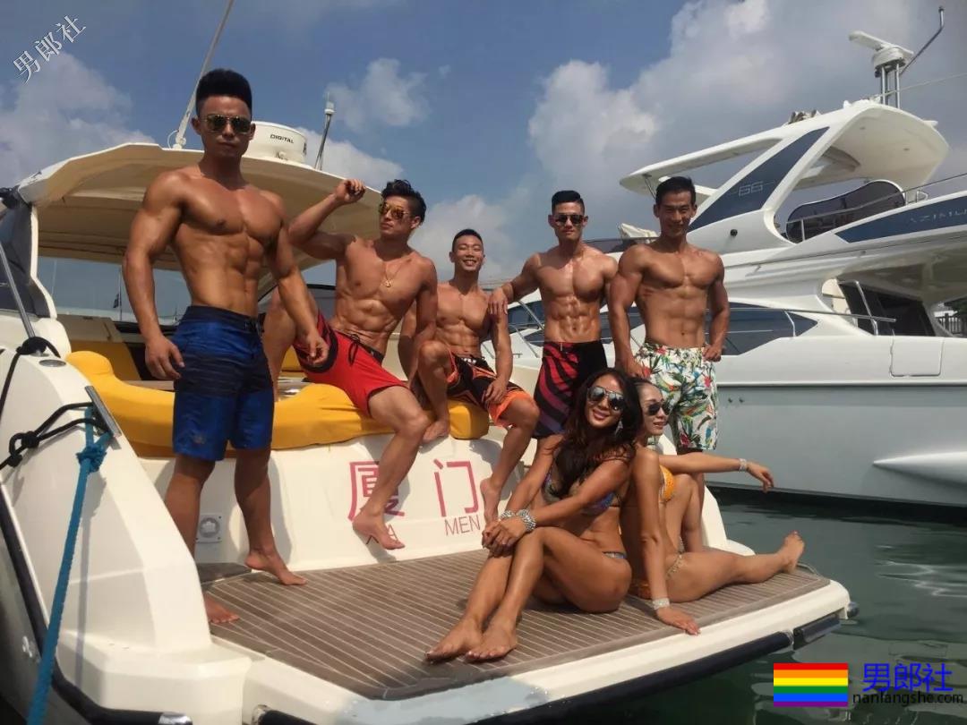 筋肉野模游艇群趴！我都可以！！！ - 51虹马