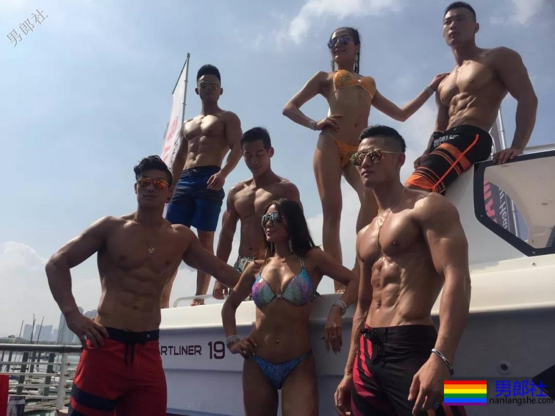 筋肉野模游艇群趴！我都可以！！！ - 51虹马