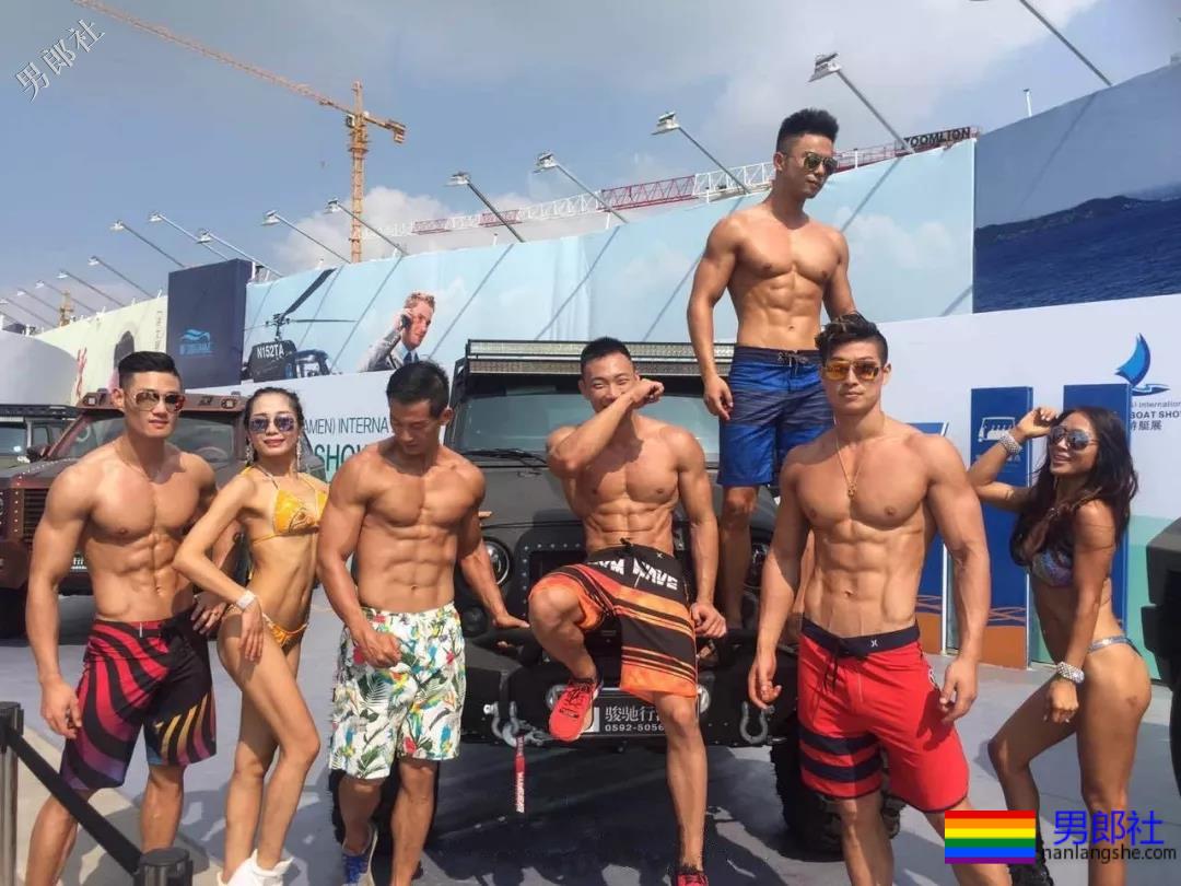 筋肉野模游艇群趴！我都可以！！！ - 51虹马