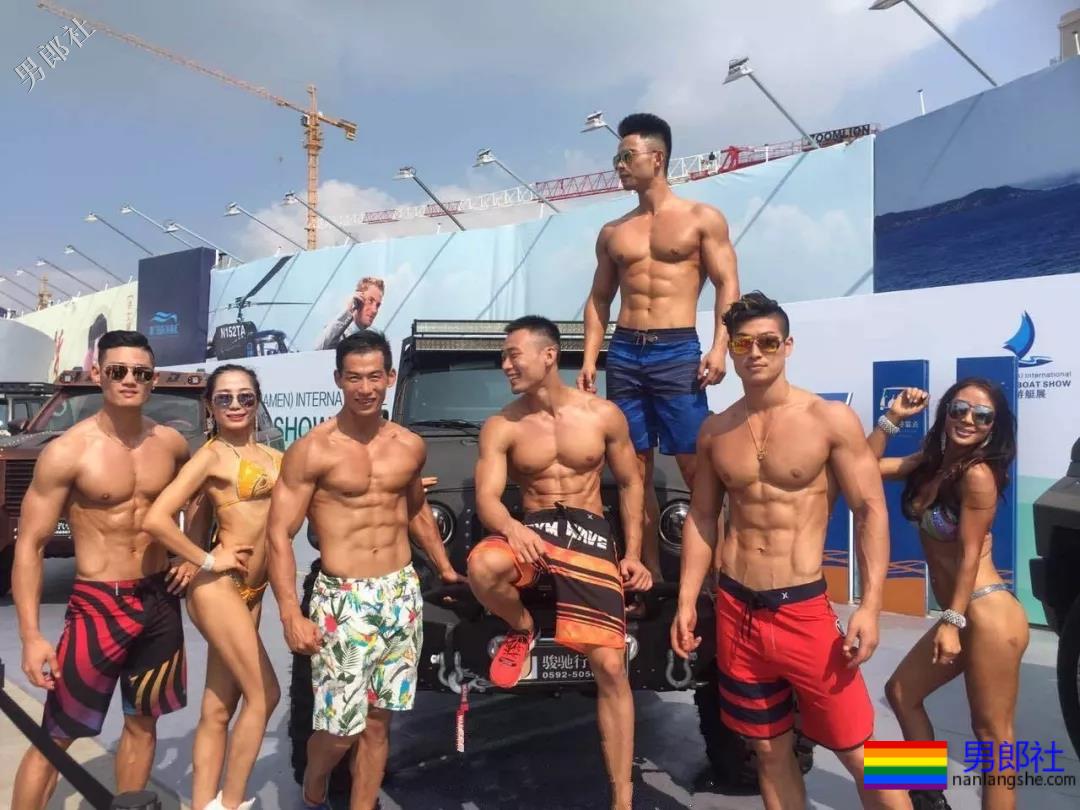 筋肉野模游艇群趴！我都可以！！！ - 51虹马