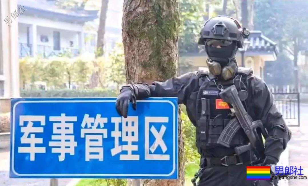 拔掉作迷彩秀身材小哥，正装也遮不住他那让人发抖舔屏的大胸肌！ - 51虹马