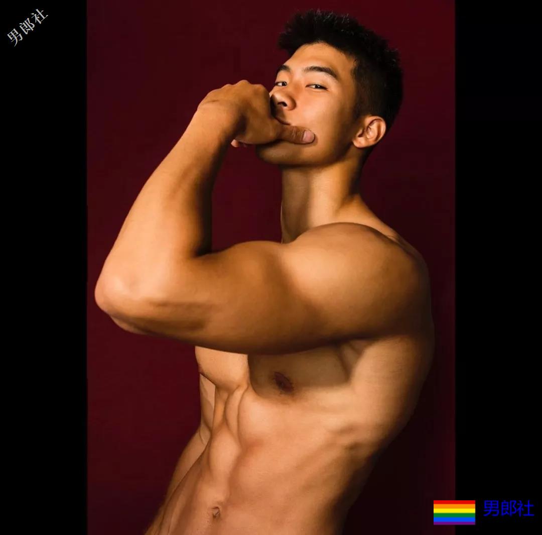 22岁筋肉大z.体育生初夜拍片！ - 51虹马