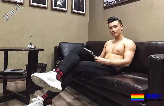 湖南大学肌肉学霸，练就胸肌腹肌人鱼线 - 51虹马