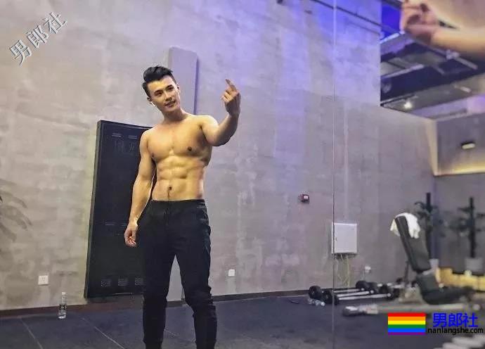 湖南大学肌肉学霸，练就胸肌腹肌人鱼线 - 51虹马