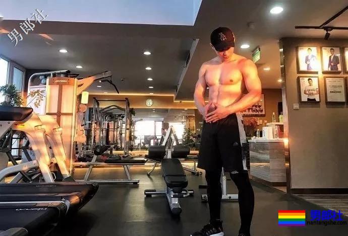 湖南大学肌肉学霸，练就胸肌腹肌人鱼线 - 51虹马