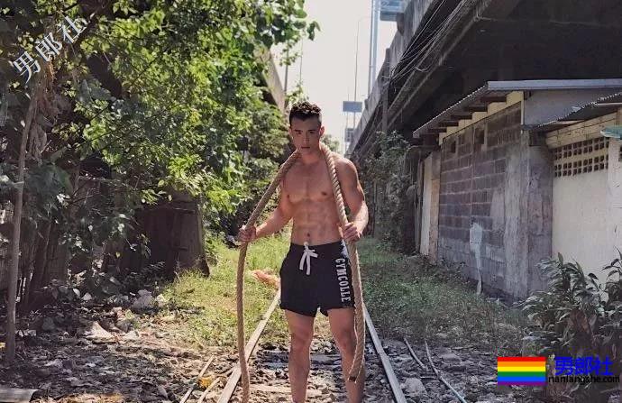 湖南大学肌肉学霸，练就胸肌腹肌人鱼线 - 51虹马