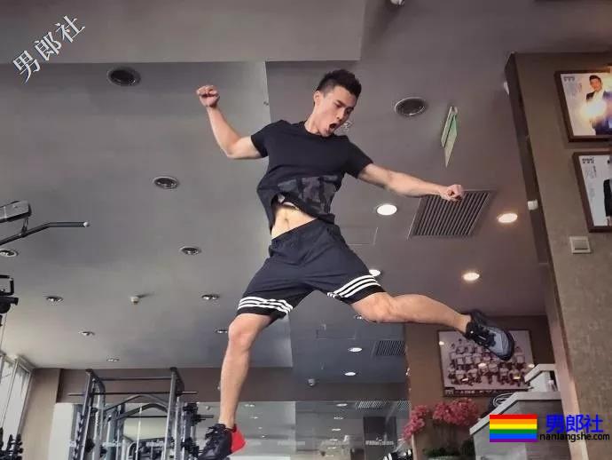 湖南大学肌肉学霸，练就胸肌腹肌人鱼线 - 51虹马